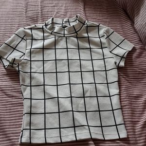 👽4 for $10👽Mock neck crop top